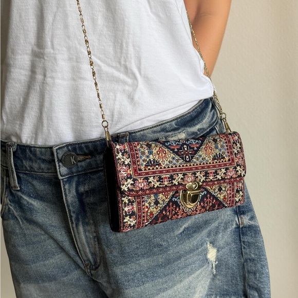NWT Elegant Tapestry Boho Clutch Crossbody! - Picture 5 of 8